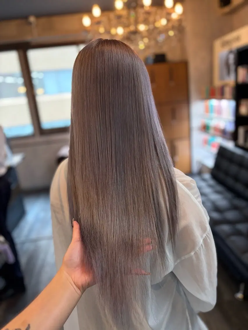 ロング カラー グレージュ 石井 綾乃のヘアスタイル