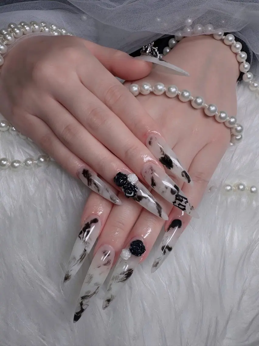ネイル オーロラネイル フレンチネイル ジェルネイル ハロウィン キラキラネイル ハンドネイル H.baby Nail Salonのネイルデザイン