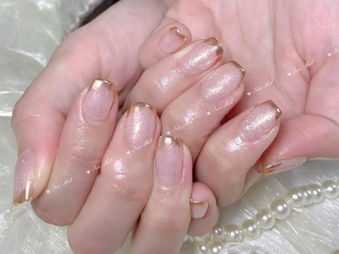 ネイル アートネイル チークネイル フレンチネイル ジェルネイル ホログラムネイル ハンドネイル ハンドケア 🍒IRIS Nail🌸のネイルデザイン