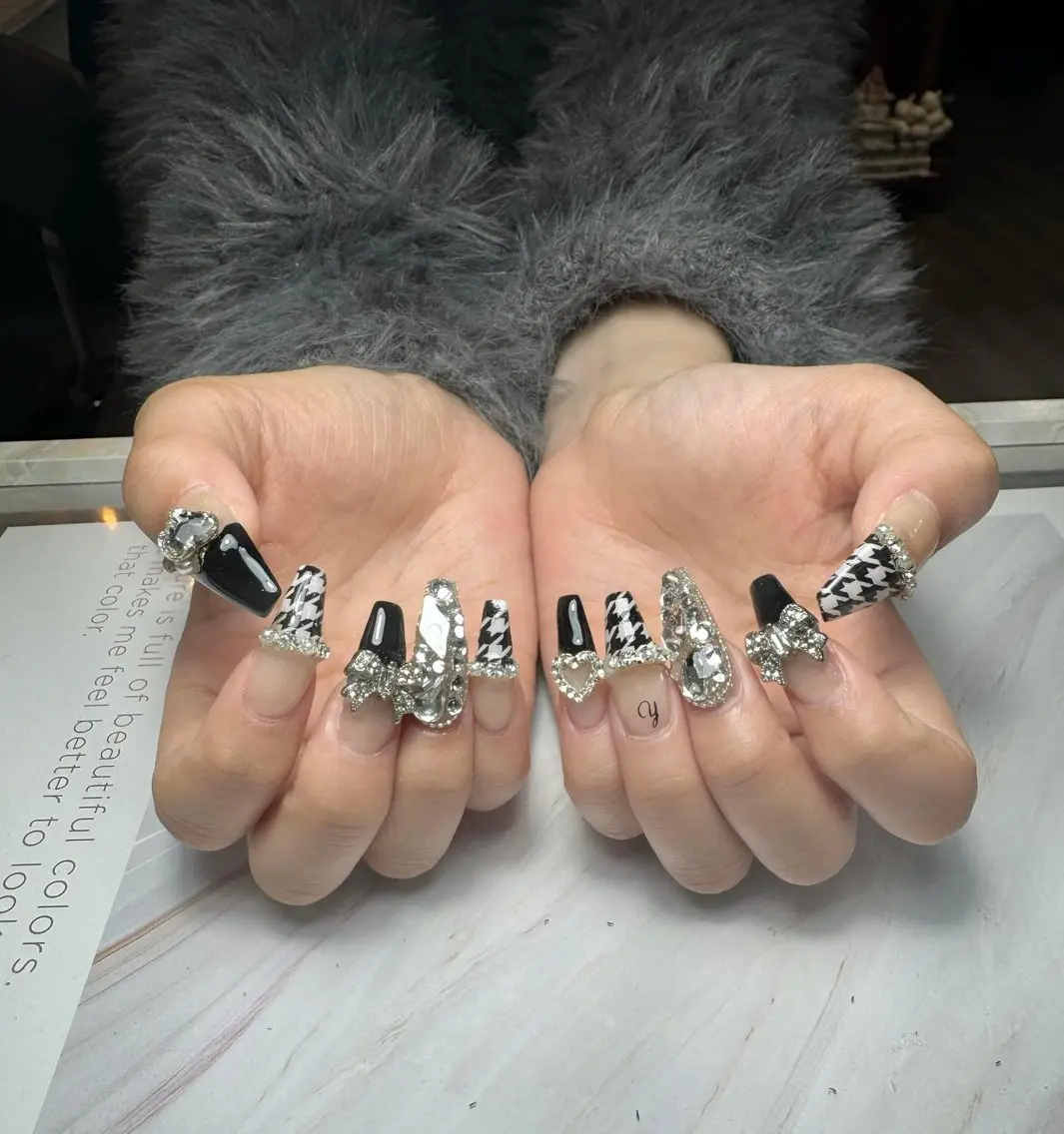 ネイル フレンチネイル ジェルネイル 韓国ネイル マグネットネイル マグネットフレンチ akina nailsのネイルデザイン