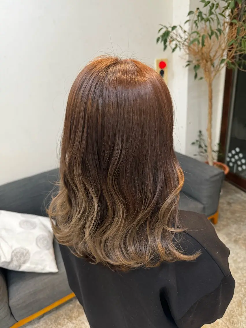 ロング カラー ブリーチ グラデーションカラー 内藤 さつきのヘアスタイル