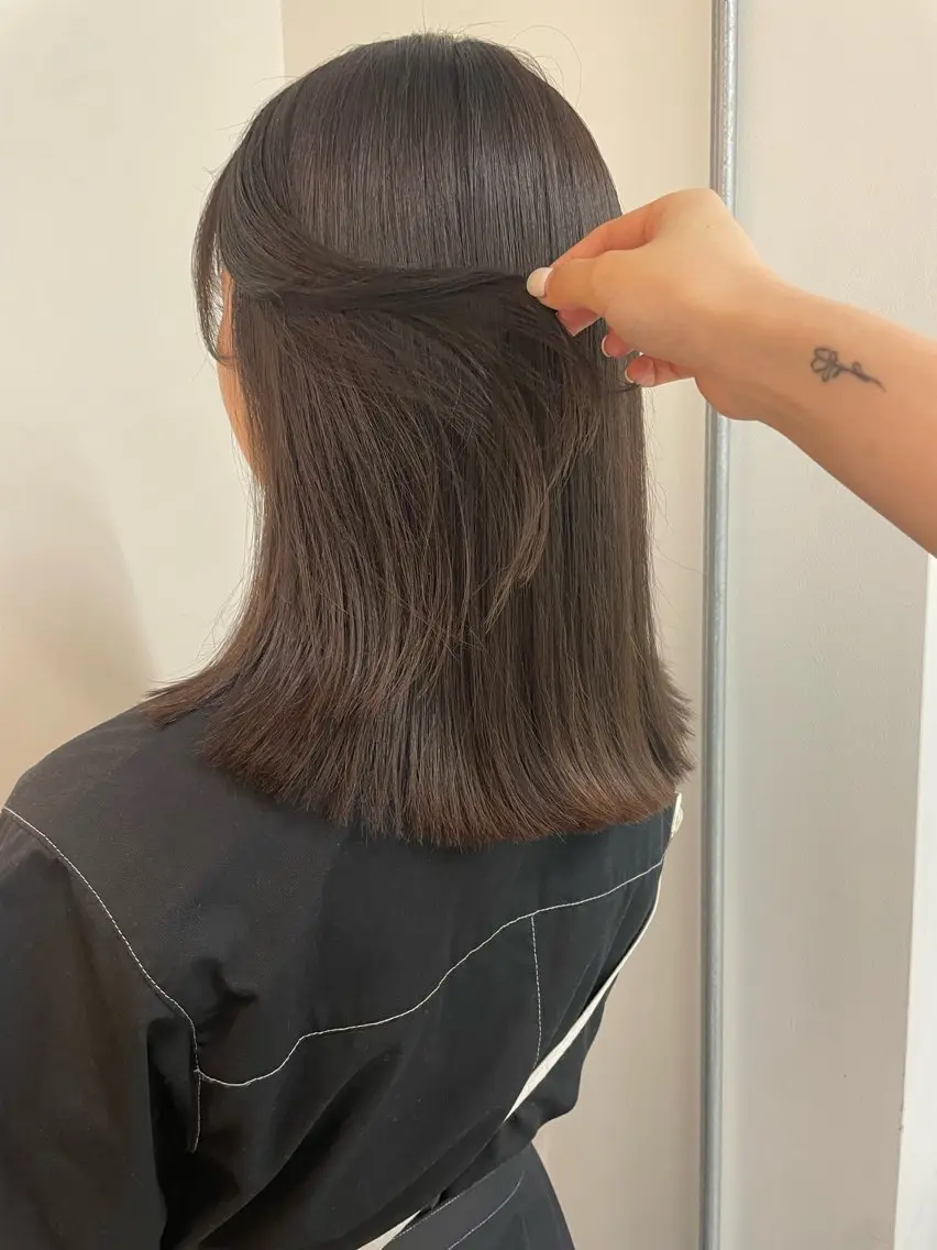 セミロング カラー カット ヘアカラー 🫧ハイトーン✨格安 より質💐マンツーマのヘアスタイル
