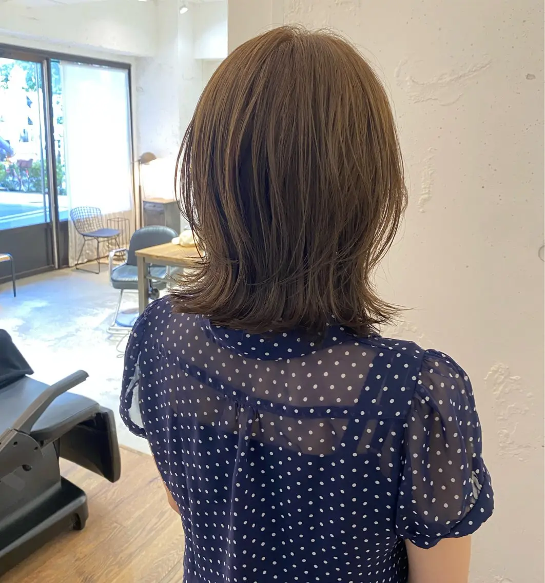 ミディアム カラー グレージュ 関 桃萌果のヘアスタイル