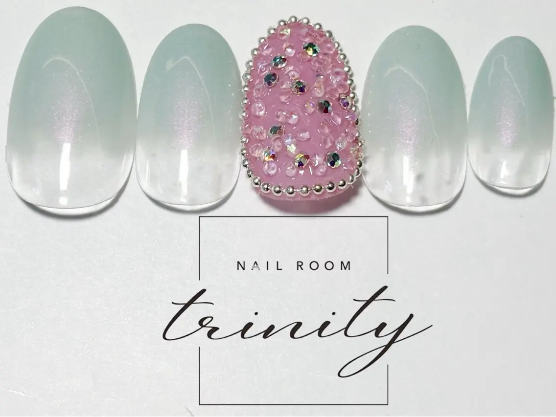 ネイル ハンドネイル Trinity ネイリストスタッフのネイルデザイン