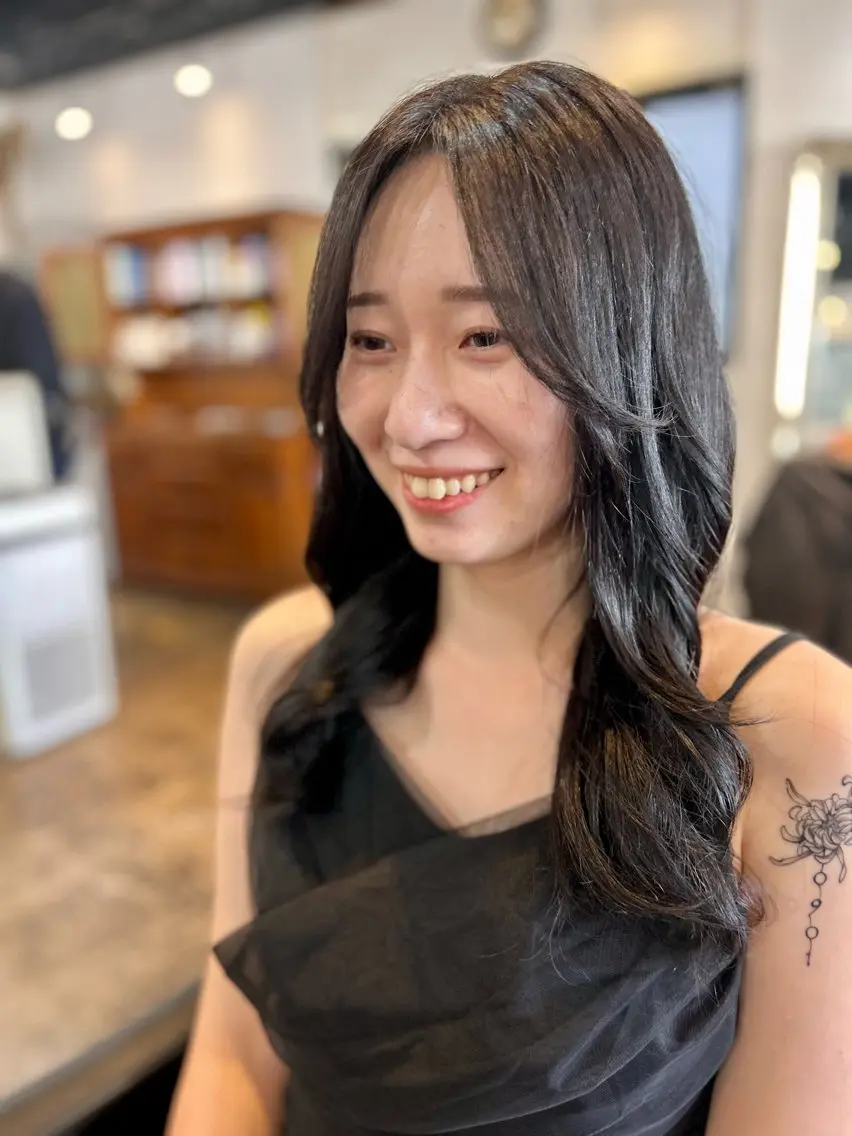 ロング レイヤーカット ロング カット Julia🖤 縮毛矯正🌬️🩵のヘアスタイル