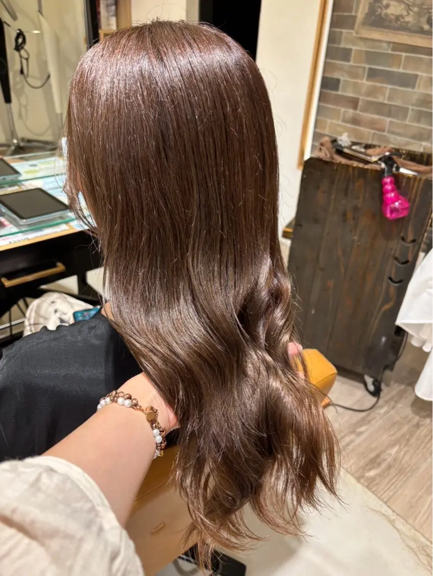 《人気𝑛𝑜.1》🤍🤎透明感カラー➕トリートメント➕ゆるふわコテ巻き♡の写真