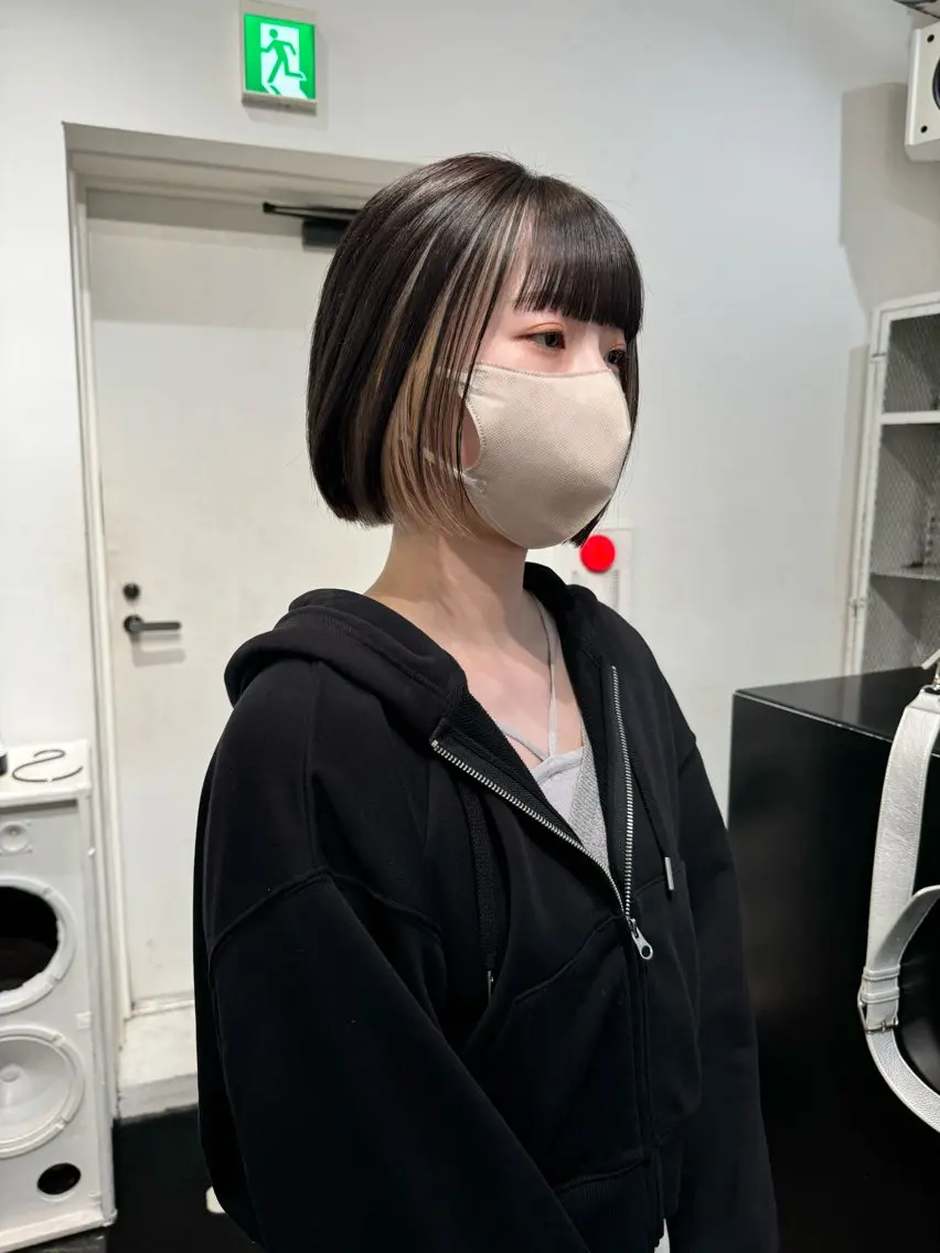 ショート カラー ヘアアレンジ ベージュカラー ブリーチ ブロンド インナーカラー ホワイトベージュ カット ヘアカラー トリートメント 艶ハイトーン/ヘア アレンジAYAKAのヘアスタイル
