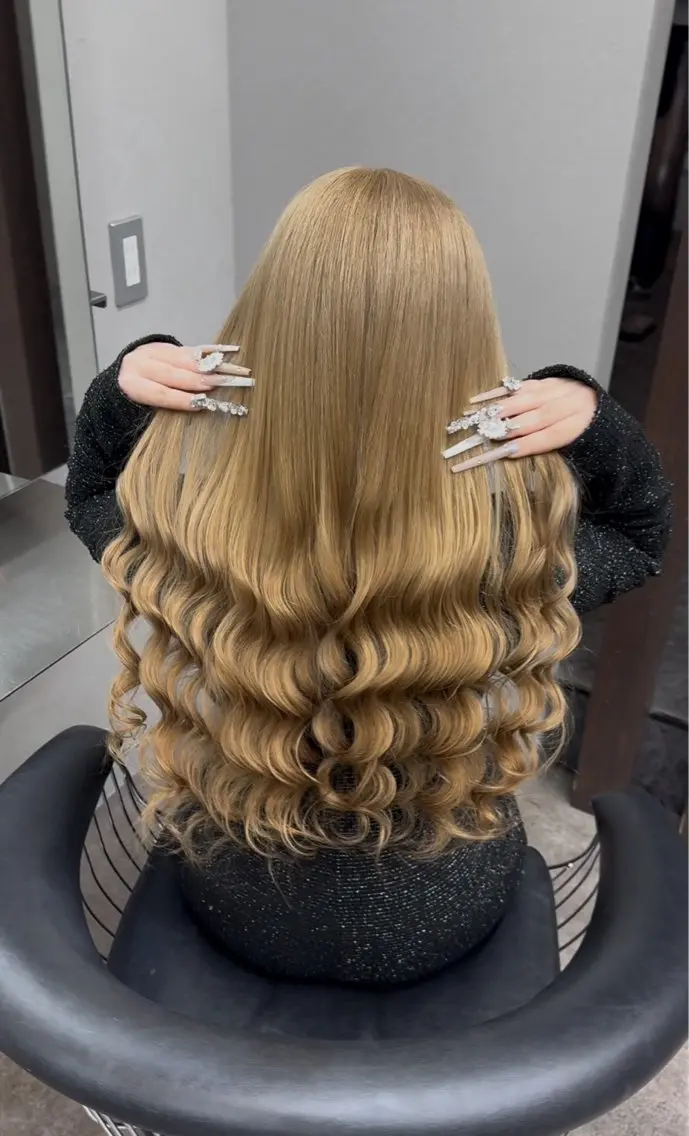 ロング ヘアカラー moremuu 舞桜🤍🫧のヘアスタイル