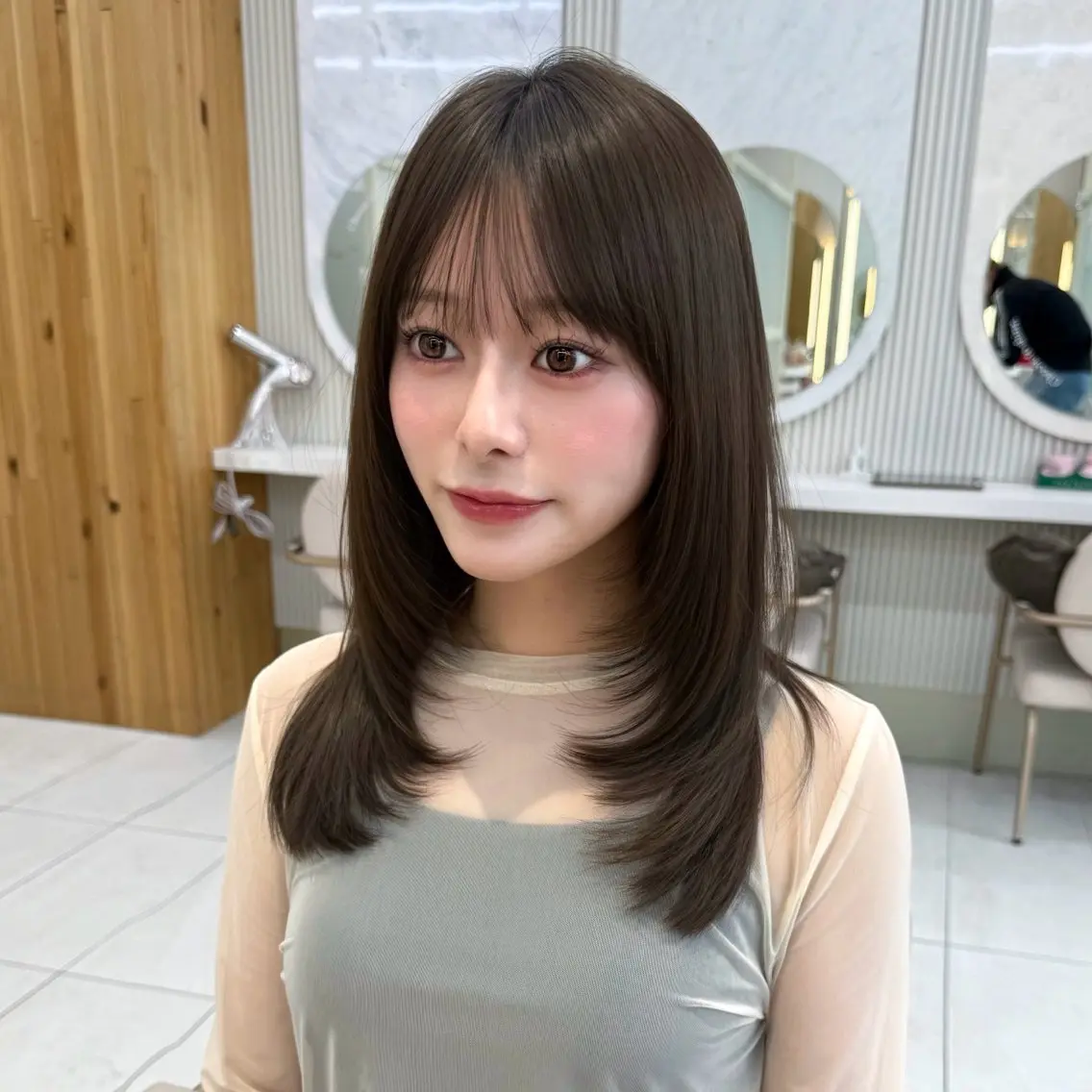 セミロング カラー カット ヘアカラー トリートメント 似合わせレイヤー/ 透明感カラーのヘアスタイル