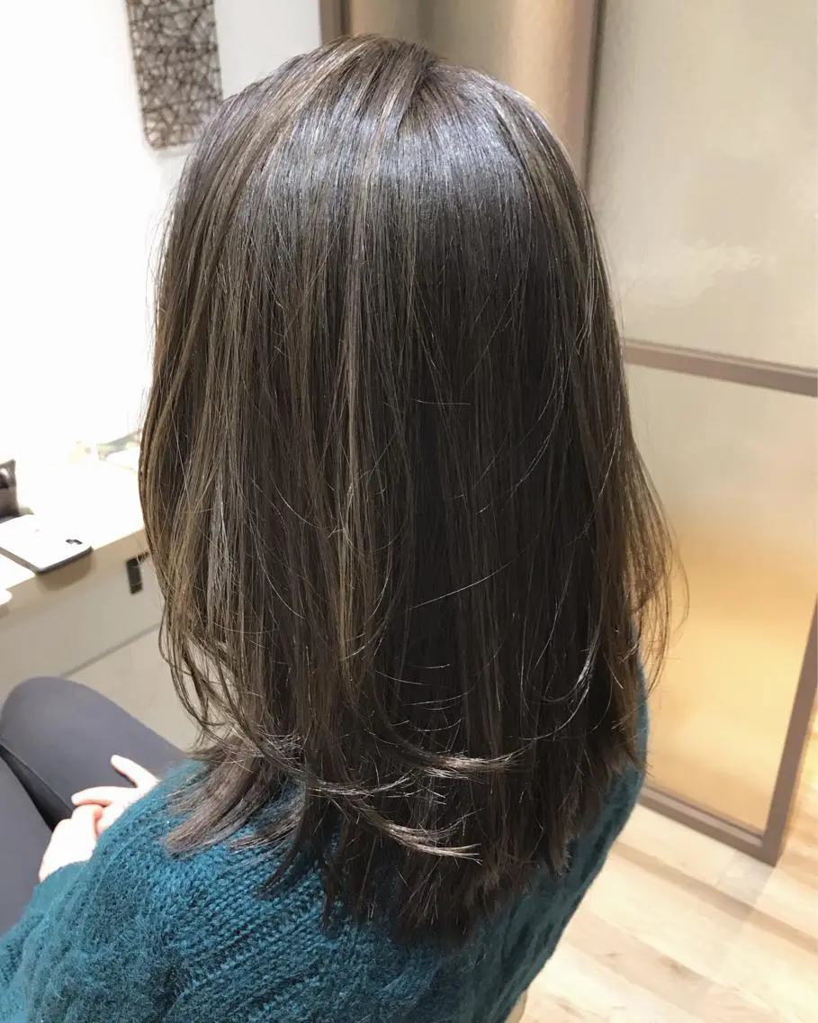 ✨ブリーチなしでグレージュ表現可能なヘアカラー【ミディアム】肩甲骨までの長さの写真
