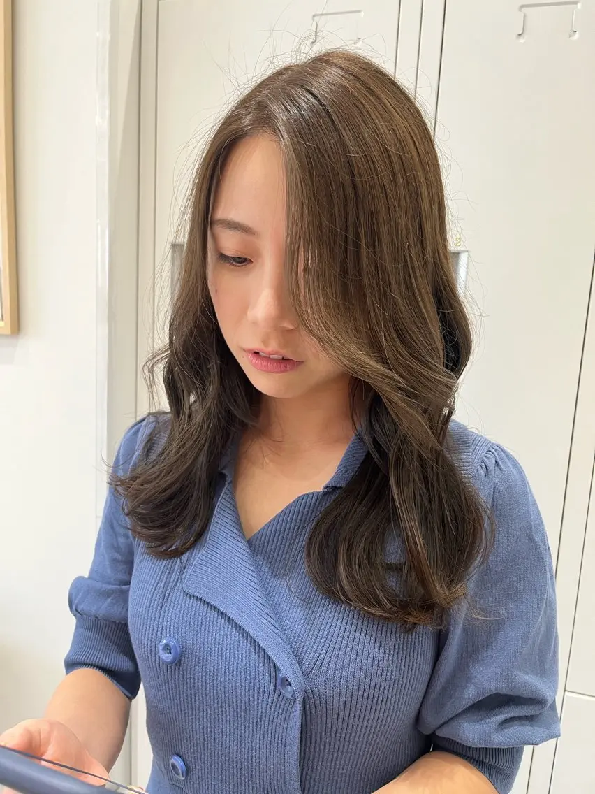セミロング 透明感カラー👑 井上美乃里のヘアスタイル