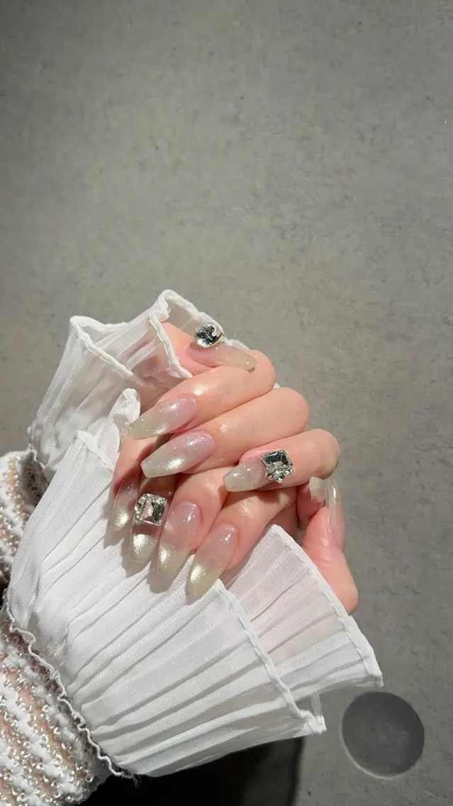 ネイル I-nailロング /ワンホン/キラキラのネイルデザイン