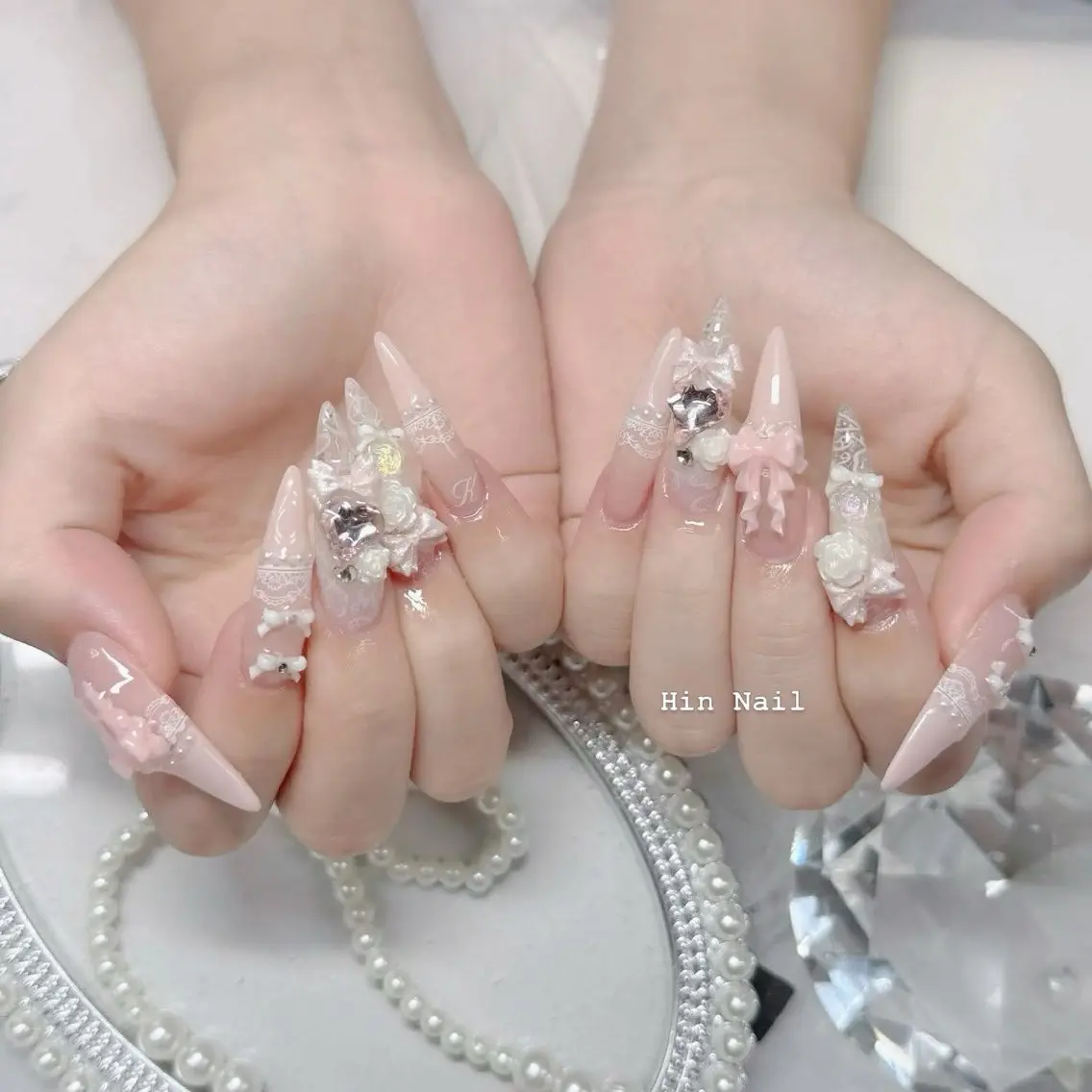ネイル チークネイル ドット フットネイル フレンチネイル グラデーション ハンドネイル HIN NAILのネイルデザイン