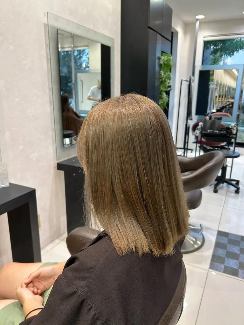 ミディアム カラー ベージュカラー ミルクティーベージュ ヘアカラー 石塚 光流のヘアスタイル
