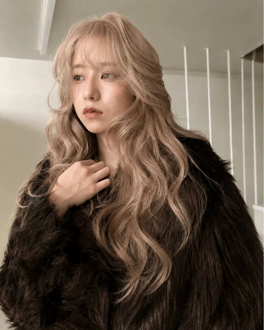 ロング カラー ブリーチ デザインカラー ハイトーンカラー カット ヘアカラー トリートメント 小田 晃瑛のヘアスタイル