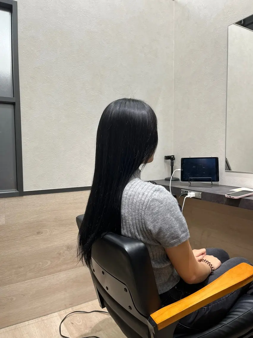 ロング カラー ブリーチ カット ヘアカラー トリートメント 有田裕真 【ブリーチカラー】のヘアスタイル
