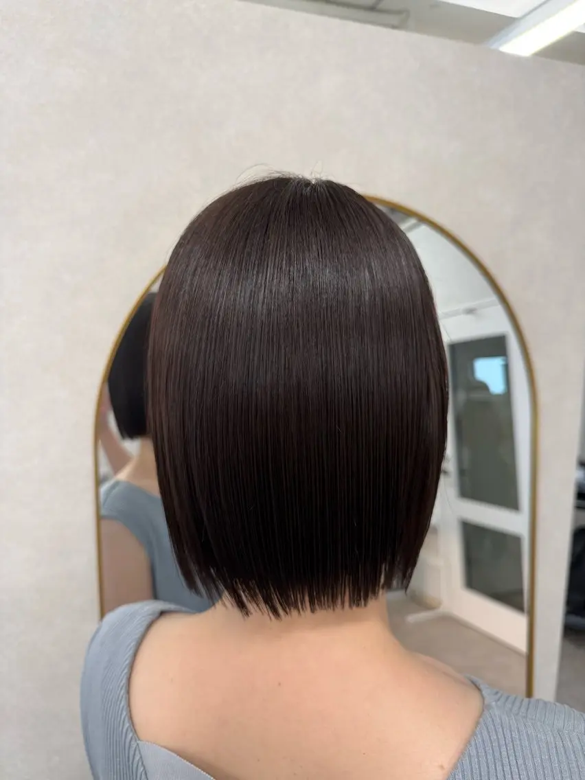 ショート カラー 炭屋 波音のヘアスタイル