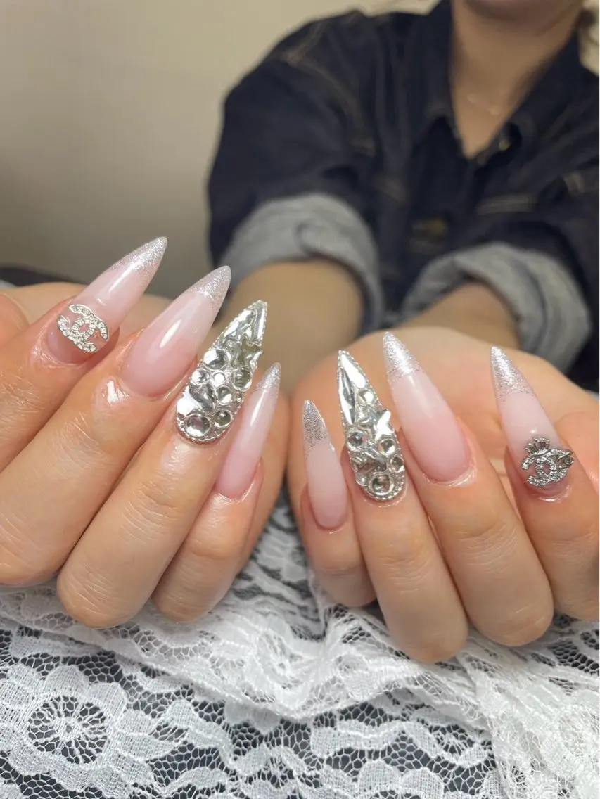 ネイル チークネイル 長さ出し フットネイル ジェルネイル 卒業式 𝓐𝓷𝓻𝓲 XiinhNailのネイルデザイン
