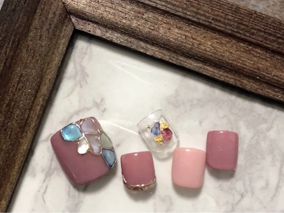 ネイル フットネイル three Nail&Eyeのネイルデザイン