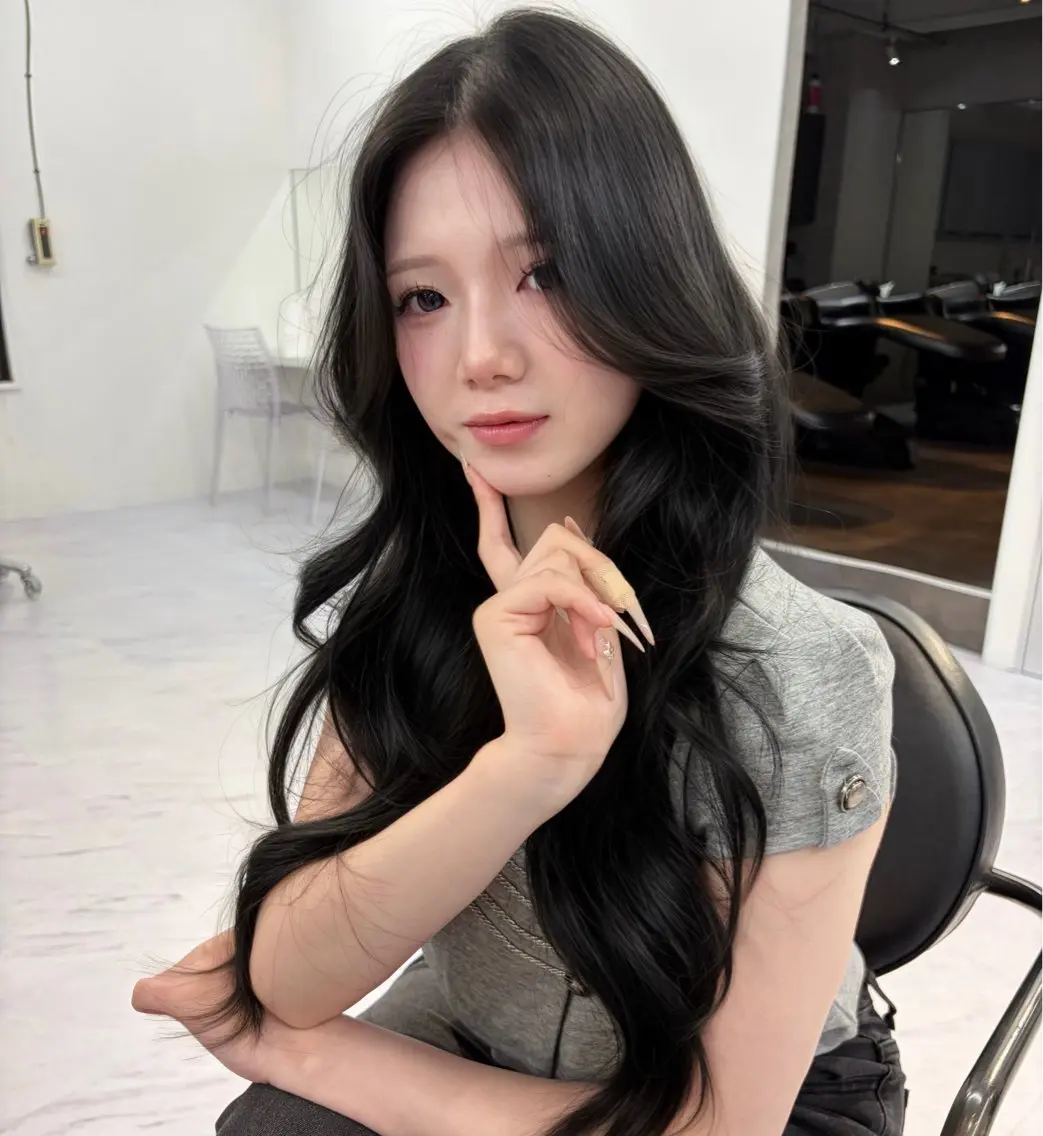 ロング ヘアカラー vivie Madokaのヘアスタイル