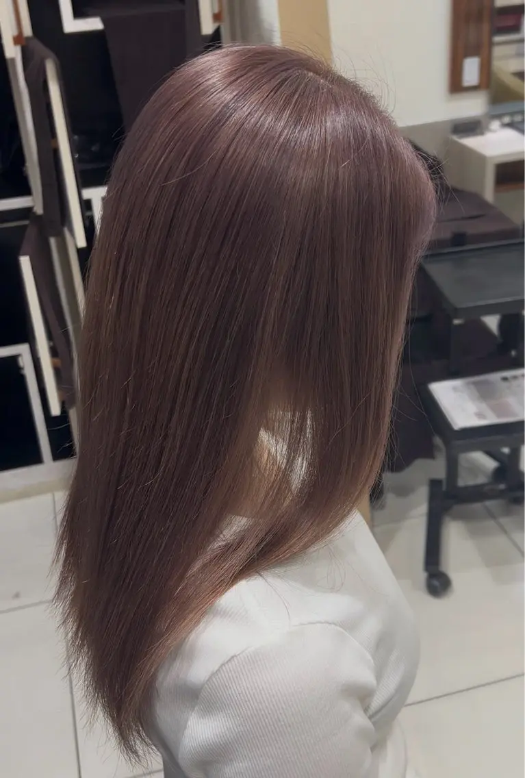 セミロング カラー ブリーチ 透明感カラー ラベンダーカラー ヘアカラー 星加 理希のヘアスタイル