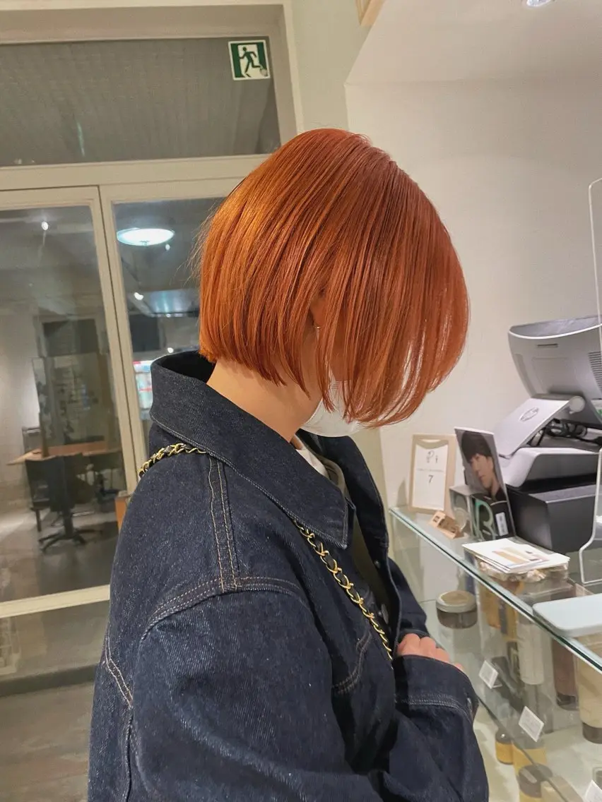 ショート カラー ブリーチ オレンジ レイヤーカット ヘアカラー トリートメント _ yumeのヘアスタイル
