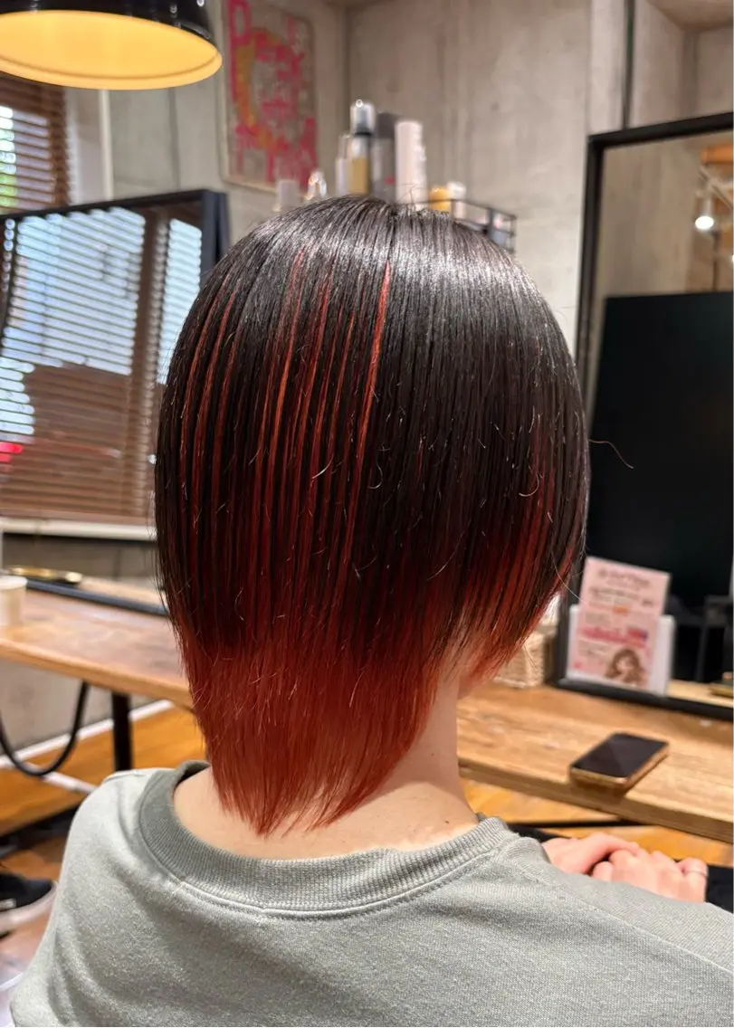 ミディアム カラー ブリーチ イヤリングカラー インナーカラー オレンジ ヘアカラー 🎨艶感ニュアンス カラー🐬櫻井海星のヘアスタイル
