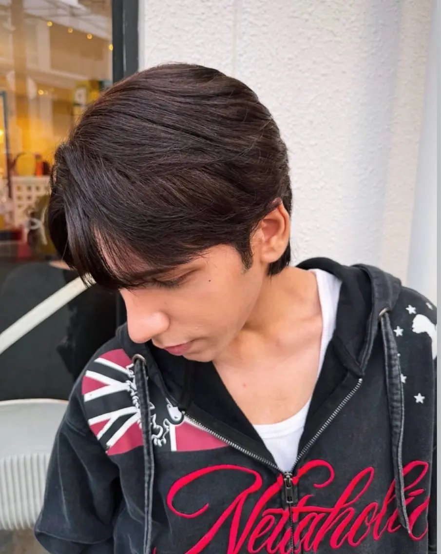 カラー メンズ メンズウルフカット ブラウンカラー ダークブラウン ウルフカット ヘアカラー ラファエル シャミラのヘアスタイル
