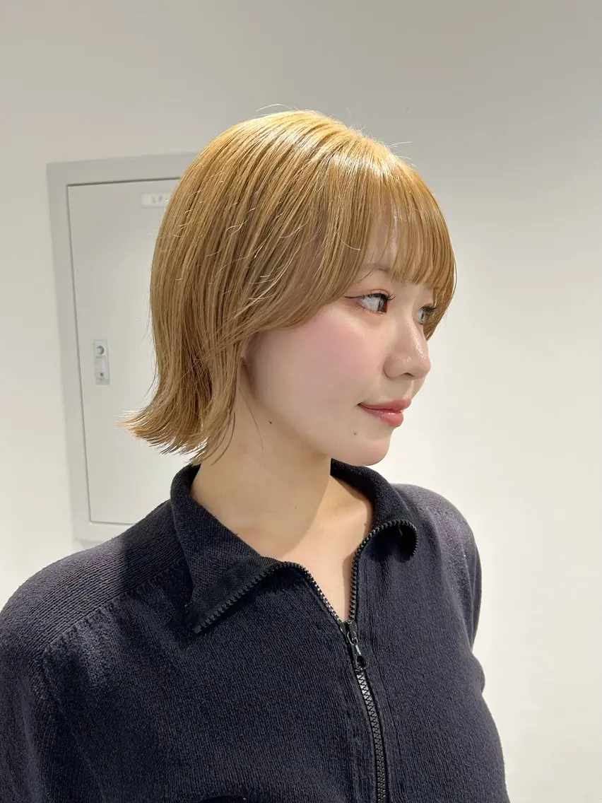 ショート カラー 切りっぱなしボブ ベージュカラー ブリーチ ミルクティーベージュ ボブ 池袋/小顔レイヤー/ 顔まわり/taigaのヘアスタイル