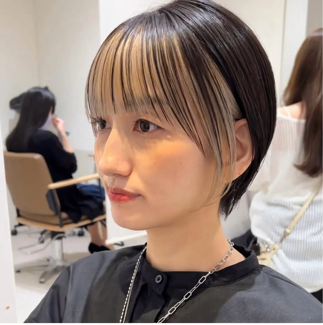 ショート 梅田🫧透明感カラー /小顔レイヤー/未来のヘアスタイル