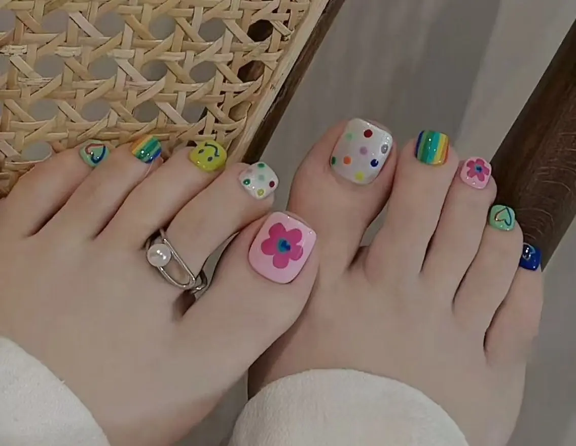 ネイル オーロラネイル フラワーネイル フットネイル フレンチネイル ジェルネイル フットネイル BabyYouMi nailのネイルデザイン