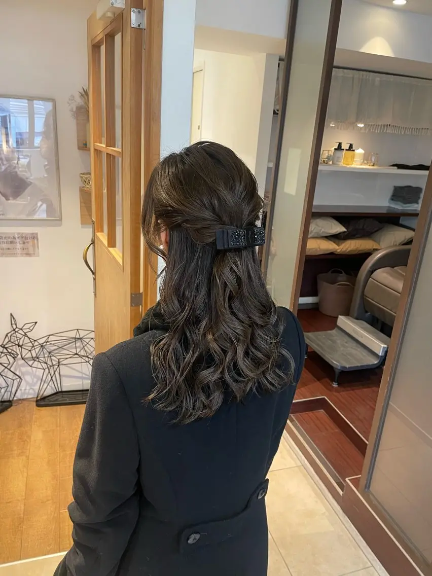 ミディアム ヘアセット 秋元 佳乃のヘアスタイル