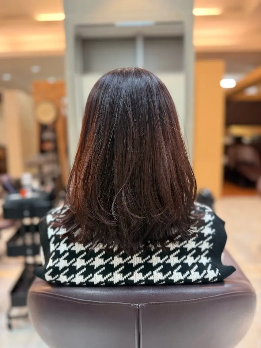 ミディアム ミディアムレイヤー レイヤーカット 粕谷 夕華のヘアスタイル