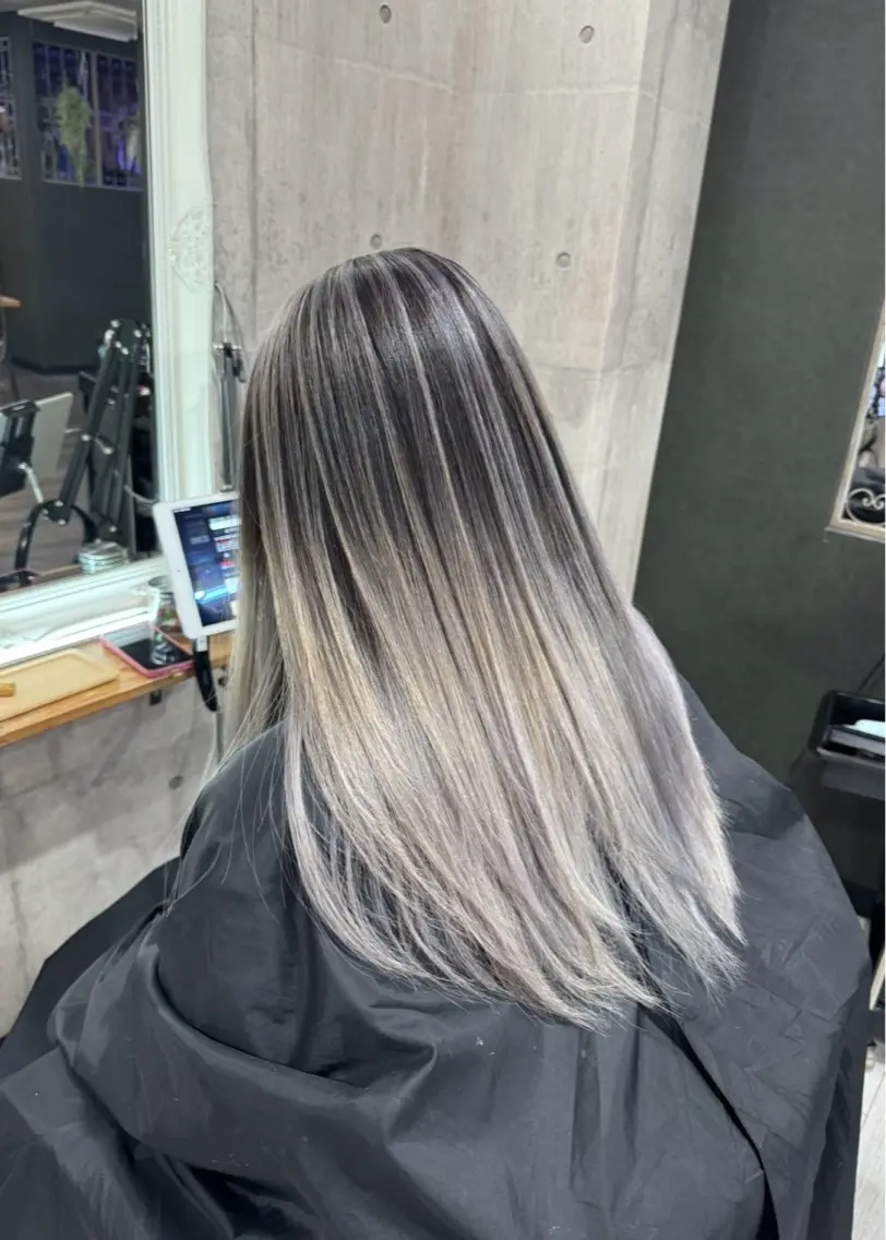 ロング レイヤーカット特化 💜SARIのヘアスタイル