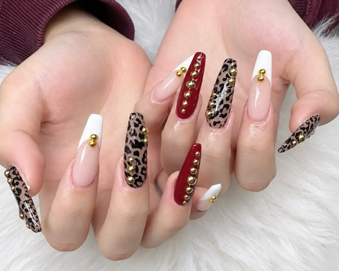 ネイル MIKA RUBY NAIL SLONのネイルデザイン
