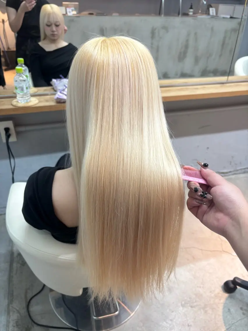 ロング カラー ブリーチ 抜きっぱなしブロンド ブロンド ヘアカラー MaisonHALU さくらのヘアスタイル