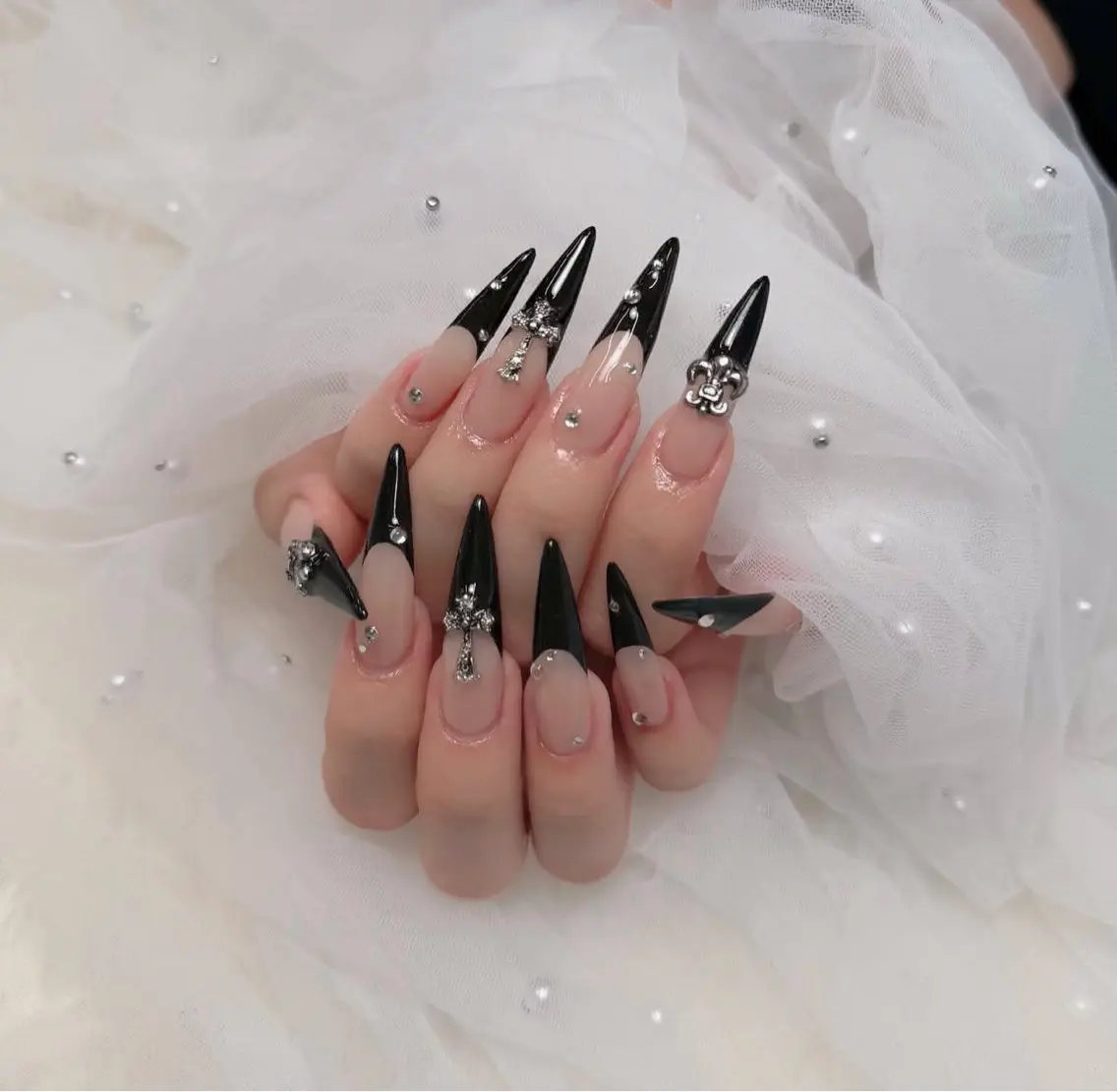 ネイル アートネイル ボルドー フレンチネイル ジェルネイル 氷ネイル・うるうるネイル ハンドネイル Julie NailSalonのネイルデザイン