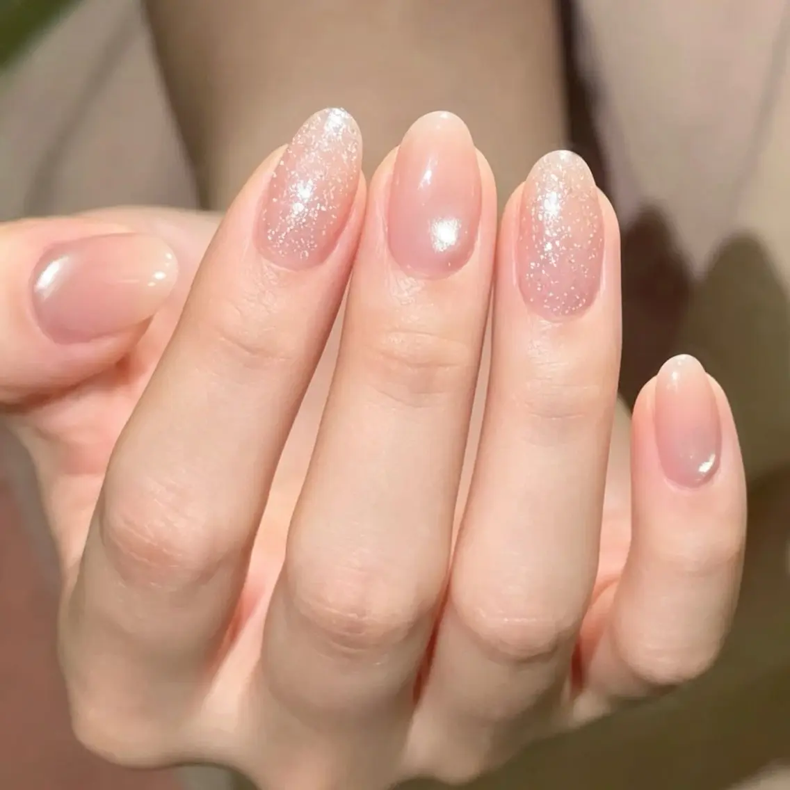 ネイル ラメ(グリッター) ピンク ピンクベージュ Aura Nail ✨リリ✨のネイルデザイン