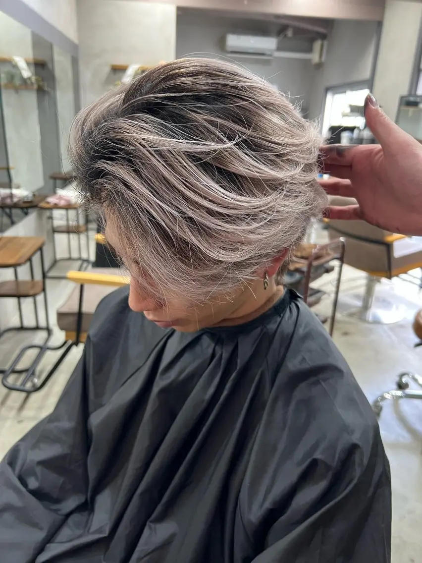 カラー メンズ メンズバレイヤージュ バレイヤージュ カット ヘアカラー トリートメント AiM エイム　韓国レイヤーのヘアスタイル