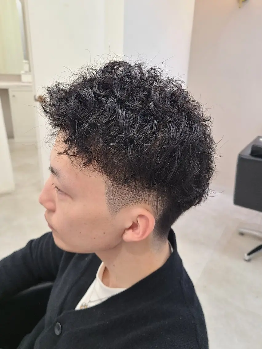 ショート パーマ メンズ メンズパーマ スパイラルパーマ カット パーマ 桐島 令奈のヘアスタイル