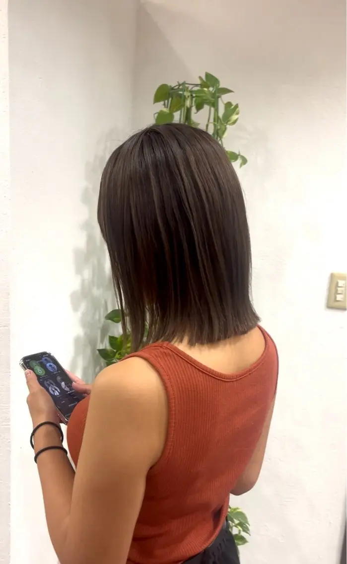 ミディアム カラー ブリーチ 透明感カラー デザインカラー 髪質改善 レイヤーカット 山本梨華/ 透明感カラーのヘアスタイル