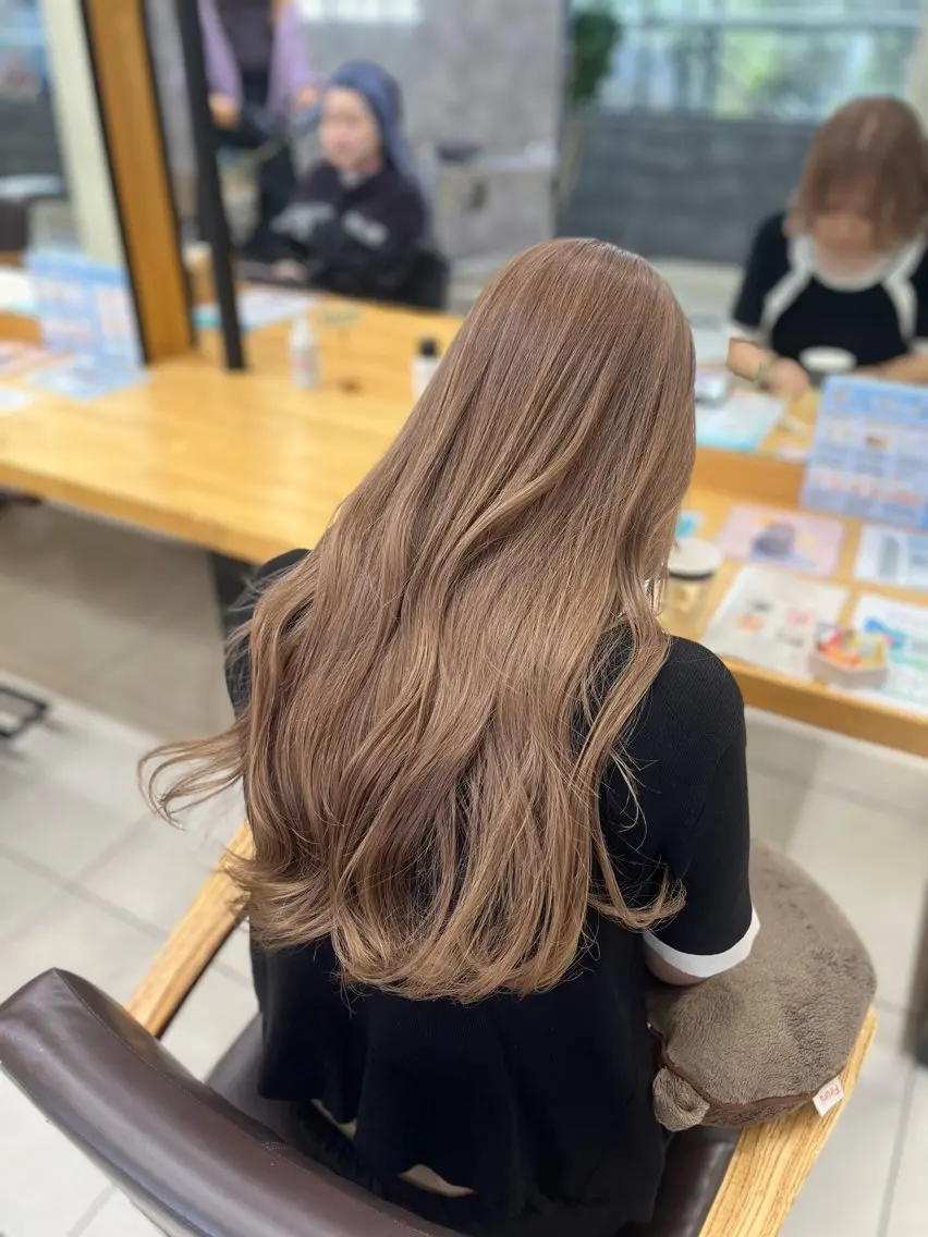 ロング カラー シールエクステ ベージュカラー ブリーチ ブロンド ブラウンカラー ヘアカラー 🩵さき🤍 可愛いを叶える美容師のヘアスタイル