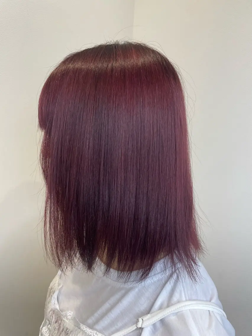ミディアム カラー ブリーチ ピンクカラー レッドカラー 石崎 瀬那のヘアスタイル