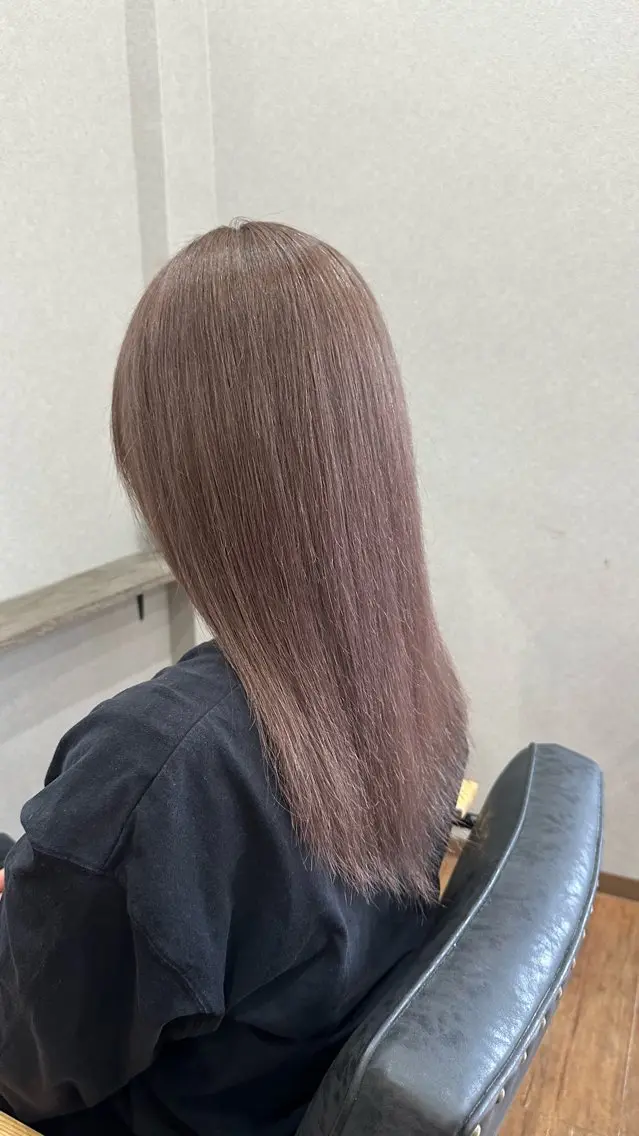 ロング カラー グレージュ ミルクティーグレージュ ヘアカラー トリートメント 鵜飼 真伍のヘアスタイル