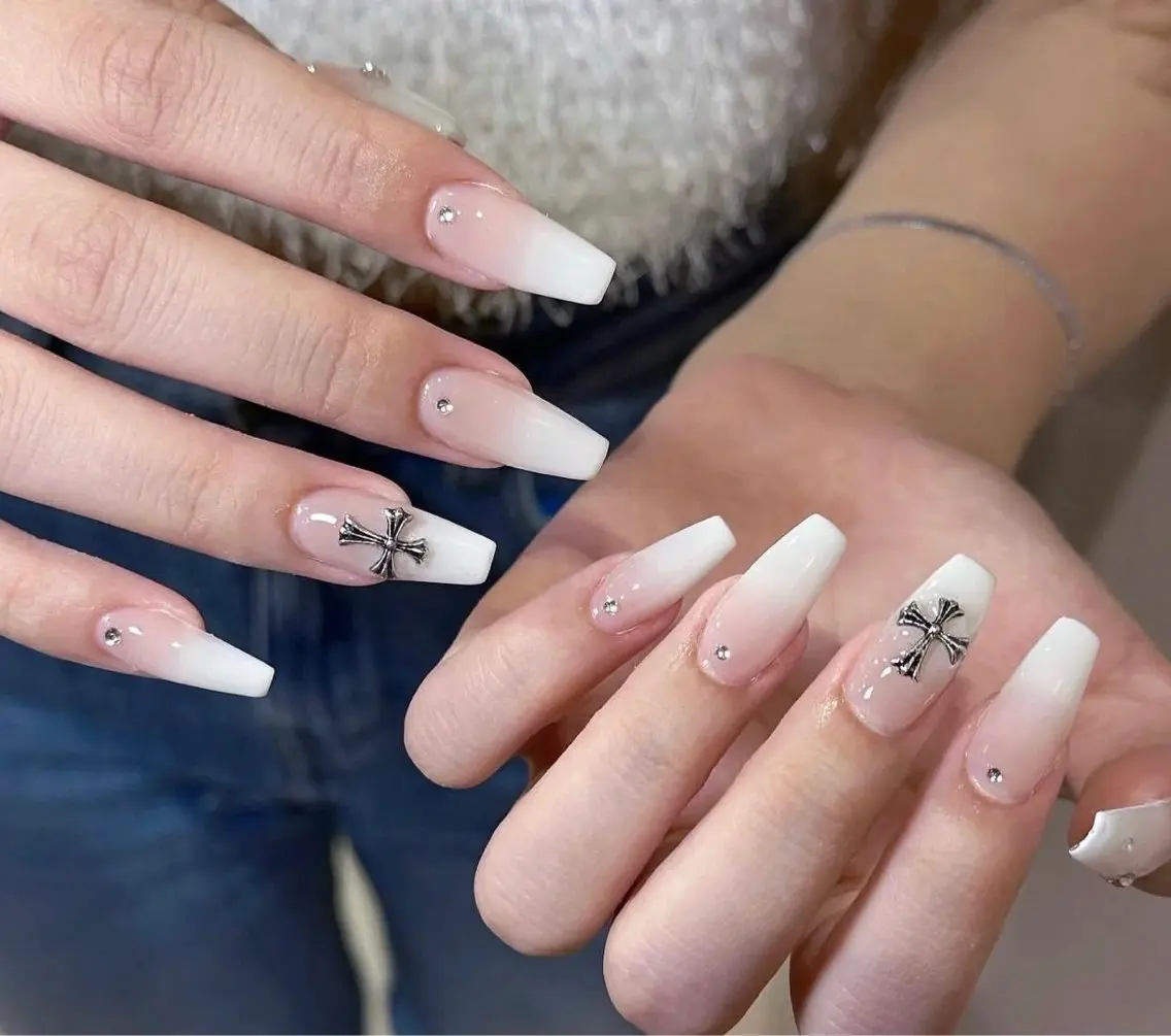 ネイル フレンチネイル ガーリー ガラスフレンチ 韓国ネイル ロングネイル Venus nail チップ長さだし専門店のネイルデザイン