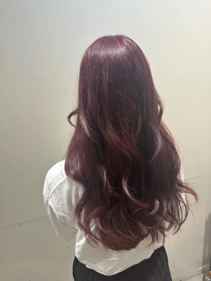 ロング カラー レッドカラー ヘアカラー トリートメント RINA .のヘアスタイル