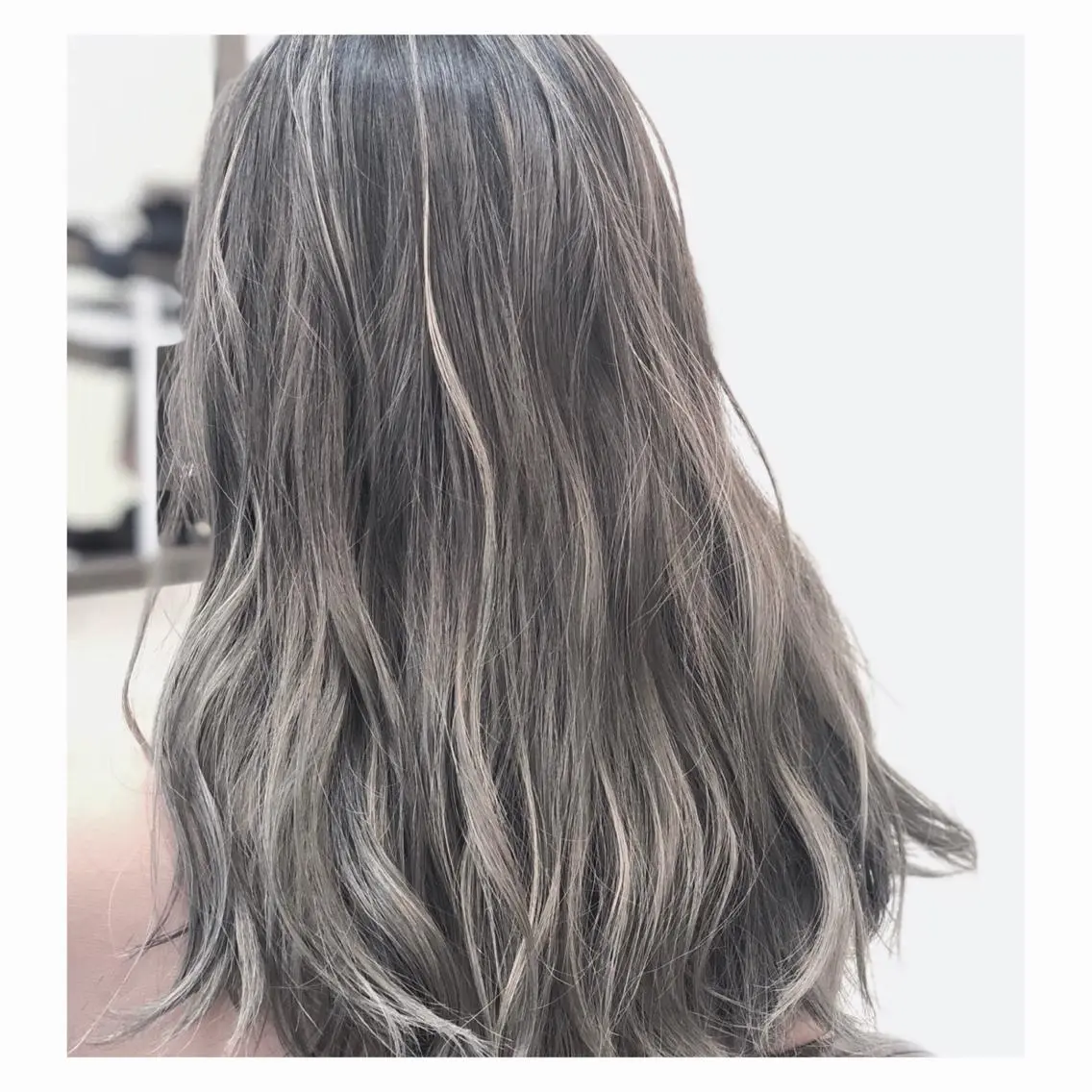 ロング カラー グラデーションカラー ハイライトカラー ハイライト YOFAhair芦屋 峰★カラーリストのヘアスタイル