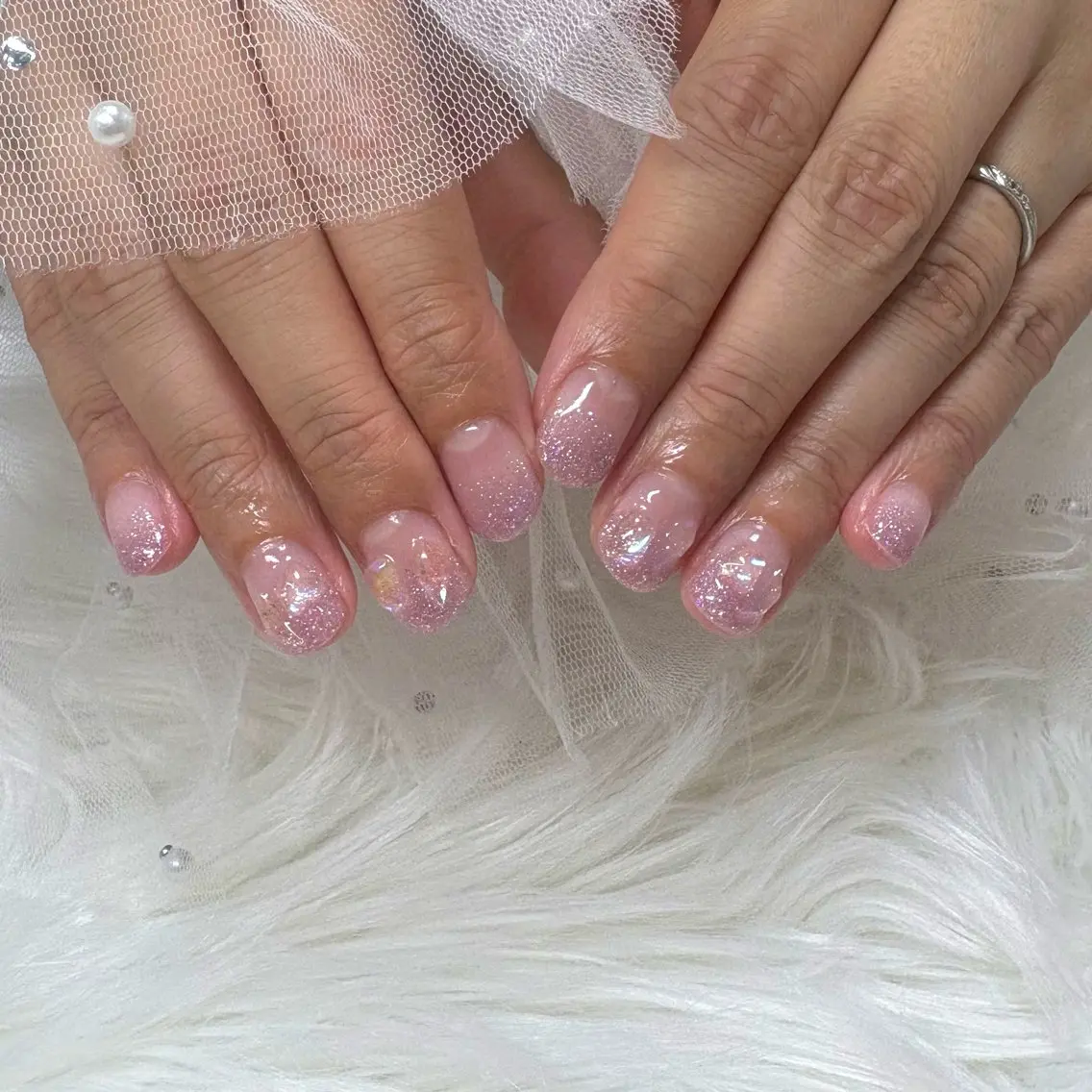 ネイル グラデーション 氷ネイル・うるうるネイル ラメ(グリッター) ラメグラデーション ハンドネイル SHINE nail salonのネイルデザイン