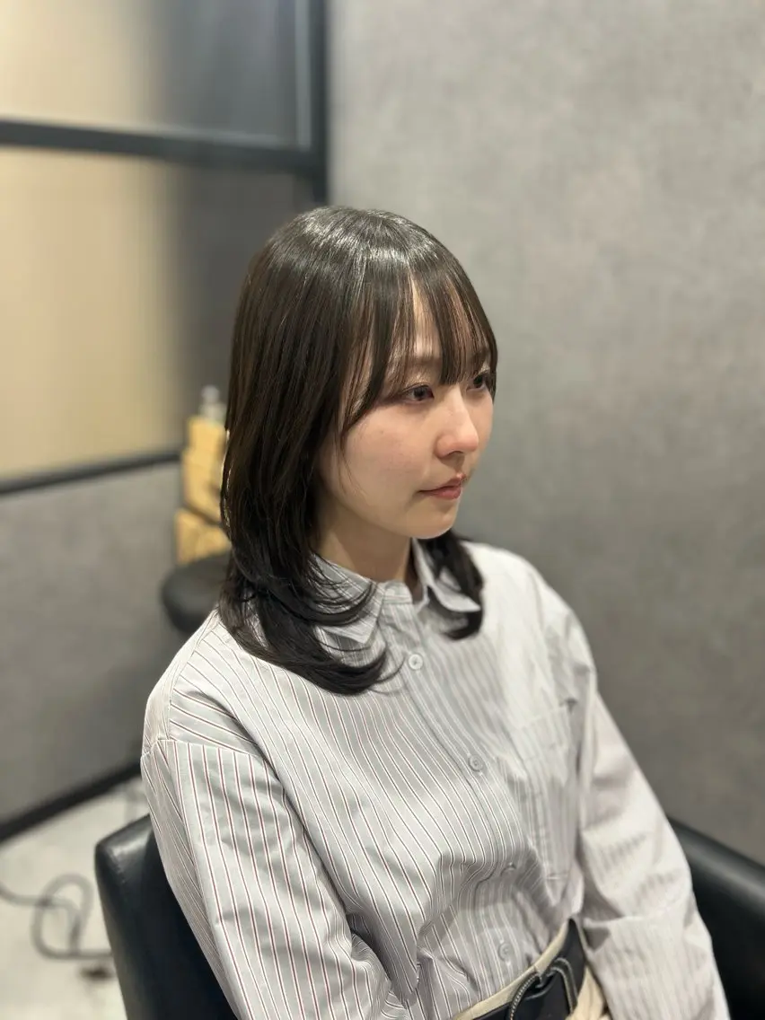 セミロング レイヤーカット ローレイヤー 佐野 彩音のヘアスタイル