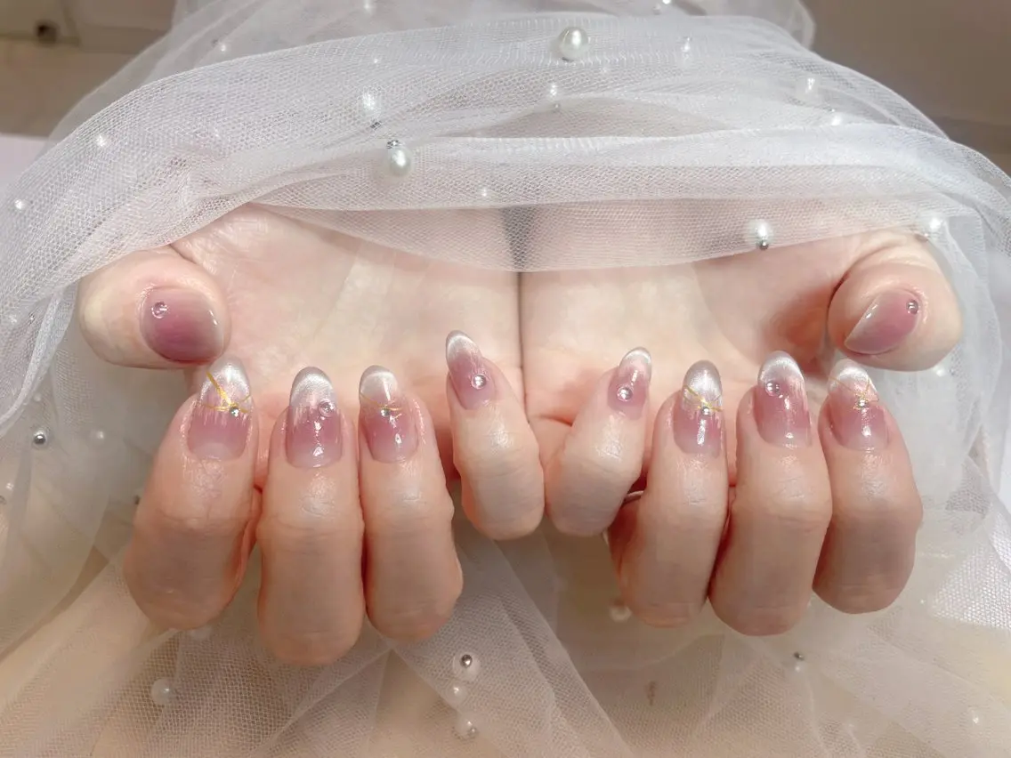 デザイン🔹大人気ワンホンチーク+マグネットフレンチ💅(ストーン付き🉑️)の写真